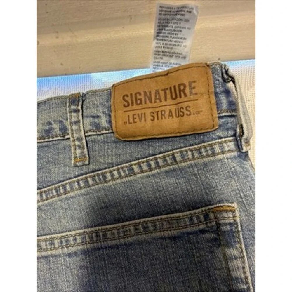 Signature Levis Strauss Jeans  38x30 Boot Cut Stretch Blue Denim Comfy